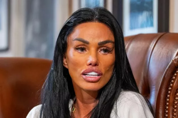 1_Katie-Price-Speaks-At-The-Cambridge-Union.jpg
