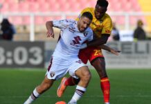 Adams non basta, il Toro crolla a Lecce: 2-1