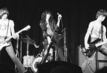 “I Wanna Be Sedated” is Secretly a Christmas Song