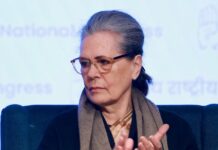 Sonia Reviews Karnataka Congress Leadership