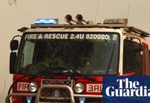 Farmer helping battle WA bushfire dies after tree falls on car, amid heatwave warnings in multiple states