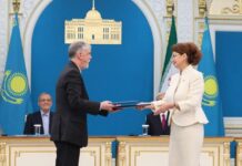 Culture ministers of Iran, Kazakhstan sign MoU on cinematic cooperation