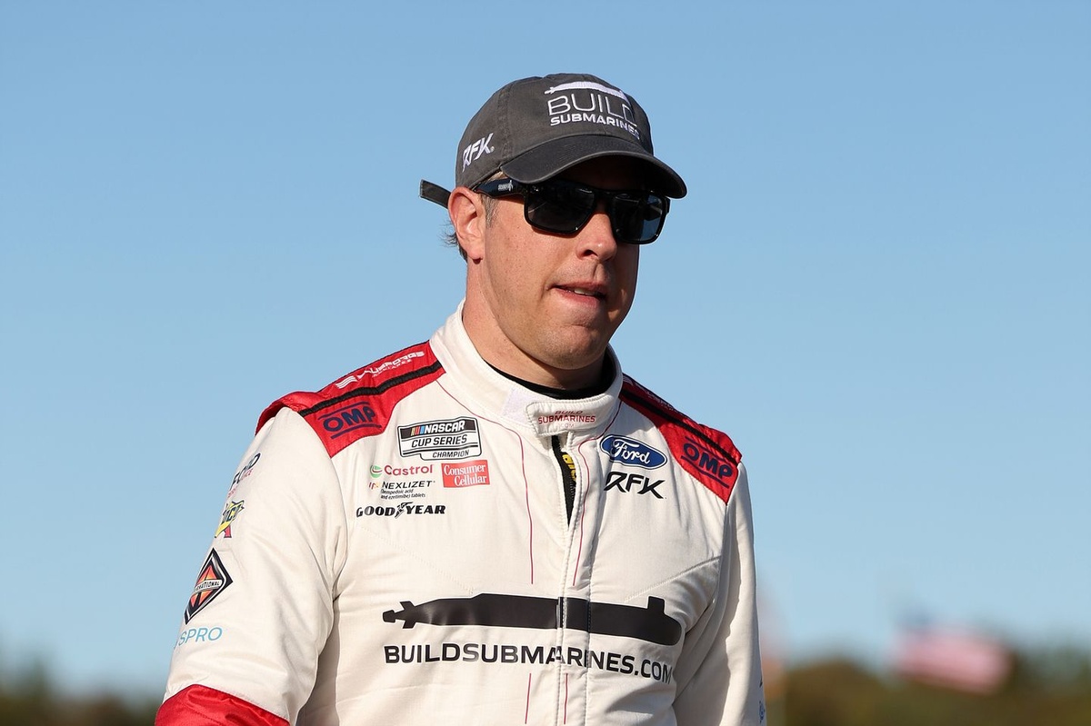 Brad Keselowski suffers broken leg in skiing accident