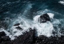 4 dead, 1 missing after wave drags swimmers out to sea at Spain tourist spot