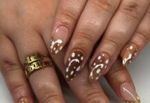 Deer Print Nails Are the Cozy Manicure Taking Over This Winter