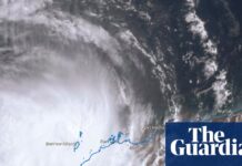 Emergency warnings along north-west WA coast as Tropical Cyclone Mitchell approaches as category 3 storm