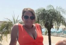 Sue Radford takes swimwear snaps before and after weight loss – difference is amazing