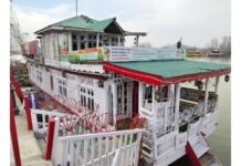 Srinagar’s Floating Post Office: A Living Landmark on Dal Lake