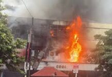 Kerala: Massive Fire Breaks Out at Textile Showroom in Kozhikode