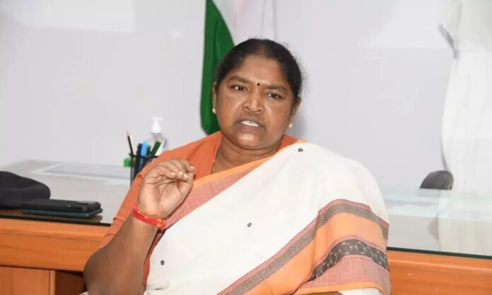 2013508-minister-seethakka.jpg