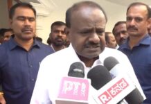 Kumaraswamy Offers Prayers at Raghavendra Swamy Mutt