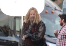 Comedy legend looks unrecognizable on set of new film
