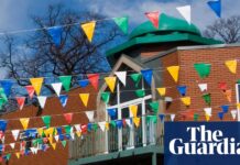 Man arrested for entering Manchester mosque allegedly carrying weapon