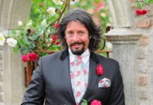 BBC Changing Rooms star Laurence Llewelyn-Bowen shows true colours with fan encounter