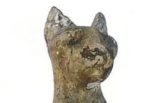 Alleged cat burglar arrested after priceless Egyptian artefacts taken in Queensland museum heist