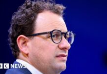 Anthropic boss rejects Pentagon demand to drop AI safeguards