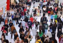 US households could save $900 this year thanks to tariff ruling, but ‘dividend checks’ dealt major blow