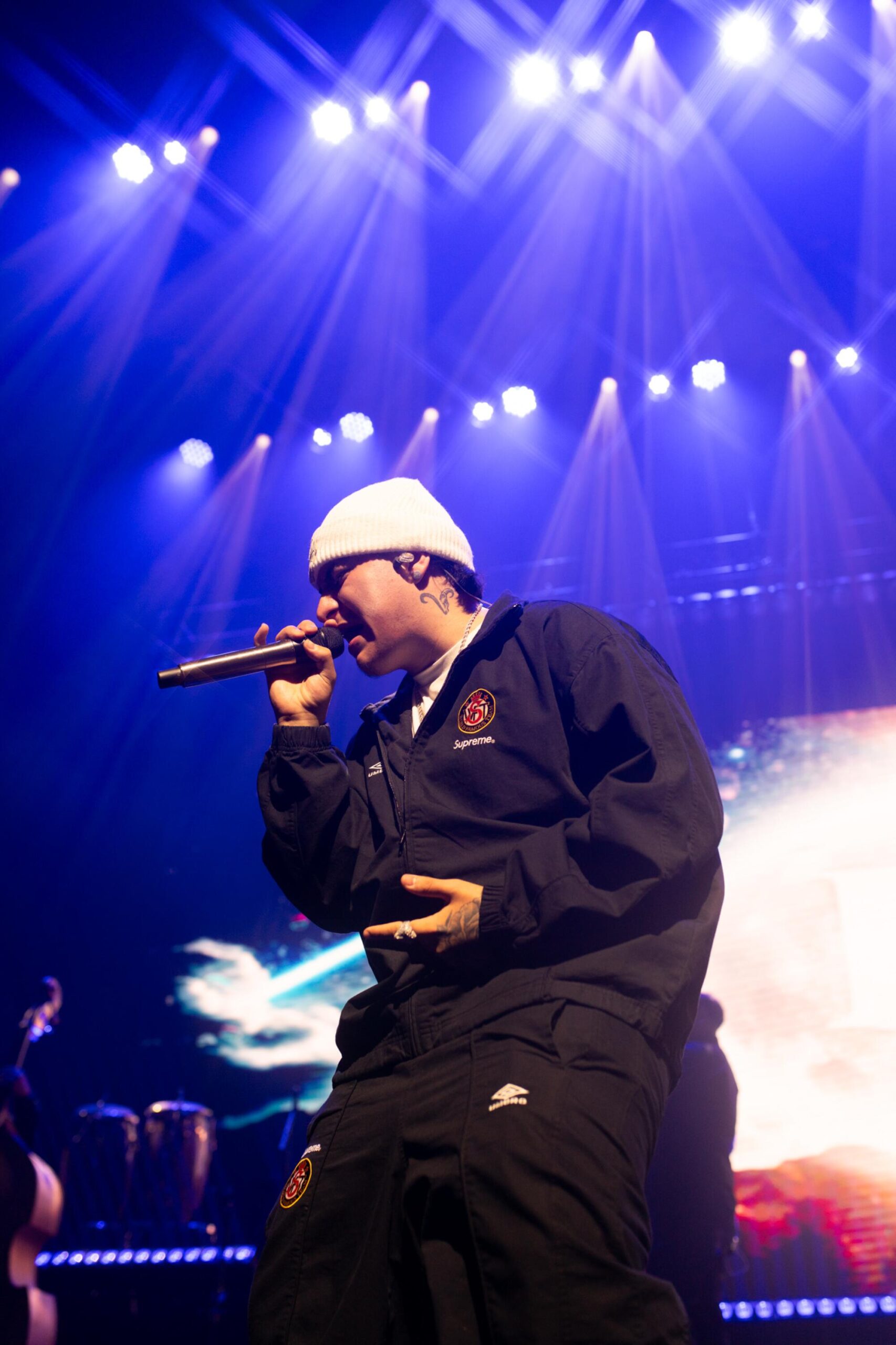 Linea Personal sprinkles R&B soul in LP ‘Todo ø Nada’