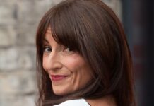 Davina McCall stunned as girls ask for picture – but make mortifying mistake