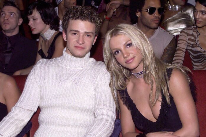 0_Justin-Timberlake-and-Britney-Spears-at-the-2000-MTV-Music-Video-Awards.jpg