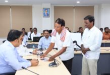 Jangaon Collector Ensures Quick Treatment For Farmer At Prajavani