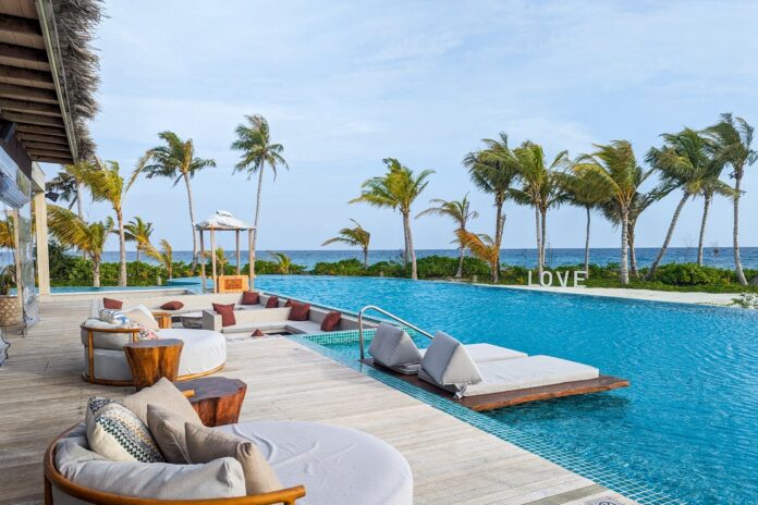 20230714_Hilton-Maldives-Amingiri-Resort_hilton-maldives-pool-2_KGenter_138.jpg