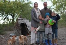 Famiglia nel bosco, dove verranno trasferiti i bambini? Oggi l’incontro con il padre