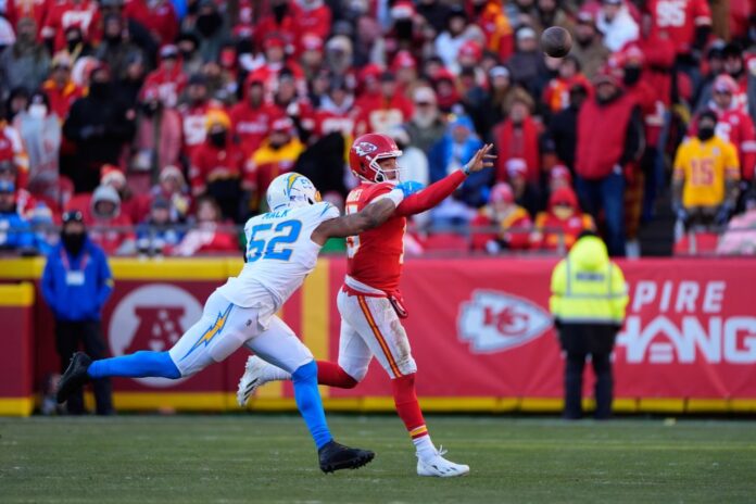 AP_Chargers_Chiefs_Football_58555-4df80-0.jpg