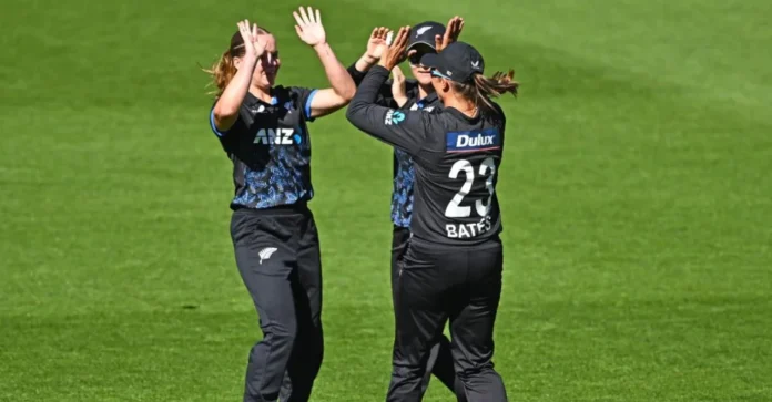 Jess-Kerr-Sophie-Devine-power-New-Zealand-to-series-clinching-win-over-South-Africa-in-4th-T20I.webp
