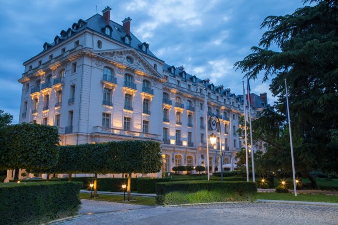 Waldorf-Astoria-Versailles-Trianon-Palace-Exterior.jpg