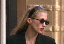 Even Ariana Grande Is Hopping on the Tortoiseshell Headband Trend