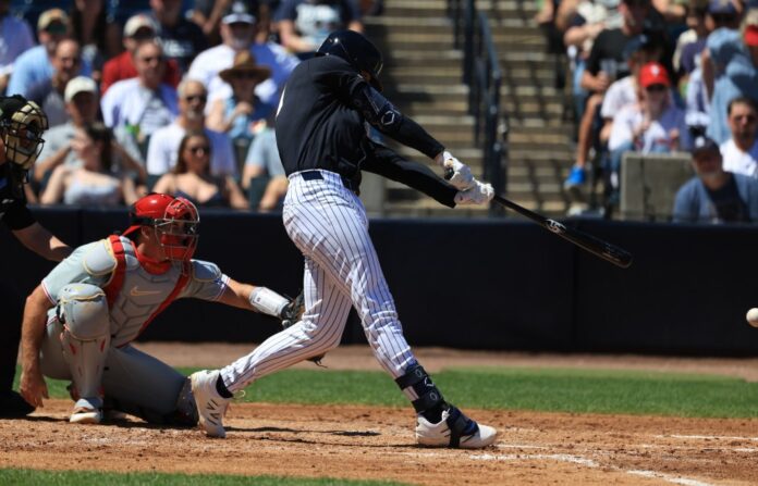 new-york-yankees-infielder-ryan-124219504.jpg