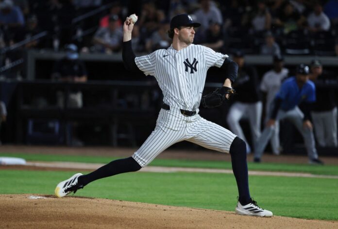 new-york-yankees-starting-pitcher-122946214_ddbe31.jpg