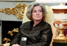 WH chief of staff Susie Wiles diagnosed with early stage breast cancer, prognosis ‘excellent,’ Trump says