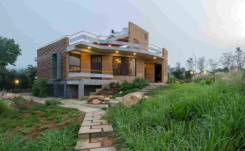 This Bengaluru Home Runs Without AC, Uses Mud & Solar to Stay Cool