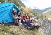 2 Delhi Friends Quit Jobs To Take Stories to Himachal’s Kids With ‘Kahaani Ki Dukaan’