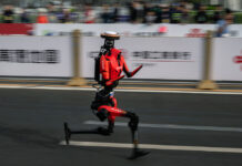 Robots beat human records at Beijing half-marathon