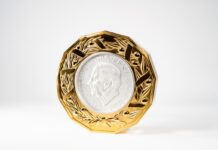 UK gives US commemorative coin to mark 250 years of independence ahead of royal visit