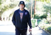 Gene Simmons gives epic putdown to fan raging at him for being rich