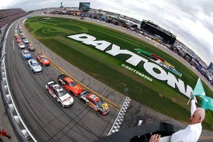 race-start-daytona-500.jpg