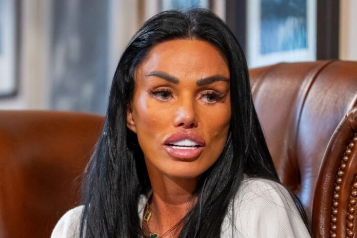 0_Katie-Price-Speaks-At-The-Cambridge-Union.jpg