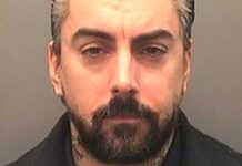 Lostprophets paedo Ian Watkins got inmate kicked off wing before blade attack, court hears