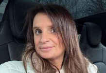 Sue Radford ‘blends in with daughters half her age’ as she posts new glam snap