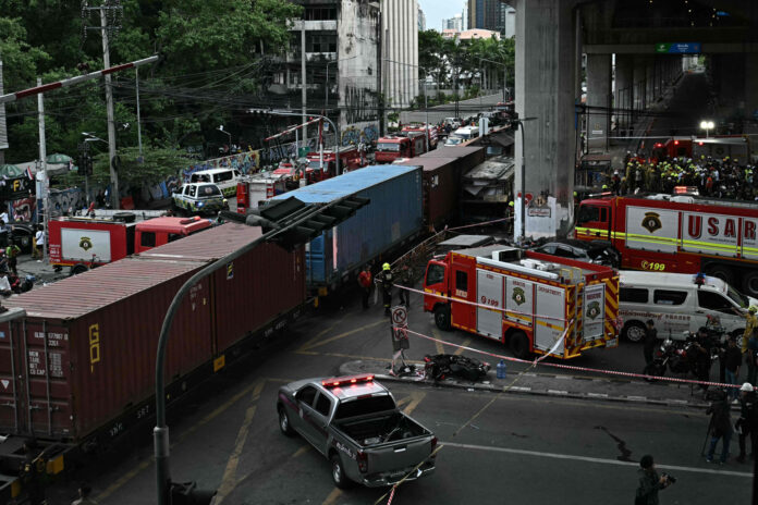 2041471-train1.jpg