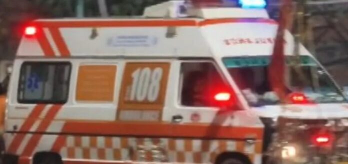 2043551-ambulance.jpg