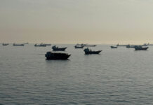 British Navy Prepares to Clear Mines in Hormuz While Waiting for Peace Deal
