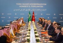 وزير الخارجية ونظيره البحريني يبحثان الأوضاع في المنطقة
