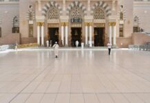 بالصور.. كيف تواجه ساحات المسجد النبوي الحرارة المرتفعة؟