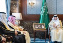 محافظ الأحساء يطّلع على جهود وبرامج بنك التنمية الاجتماعية بالمحافظة