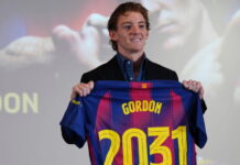 Anthony Gordon stuns reporters by speaking fluent Spanish at Barcelona unveiling